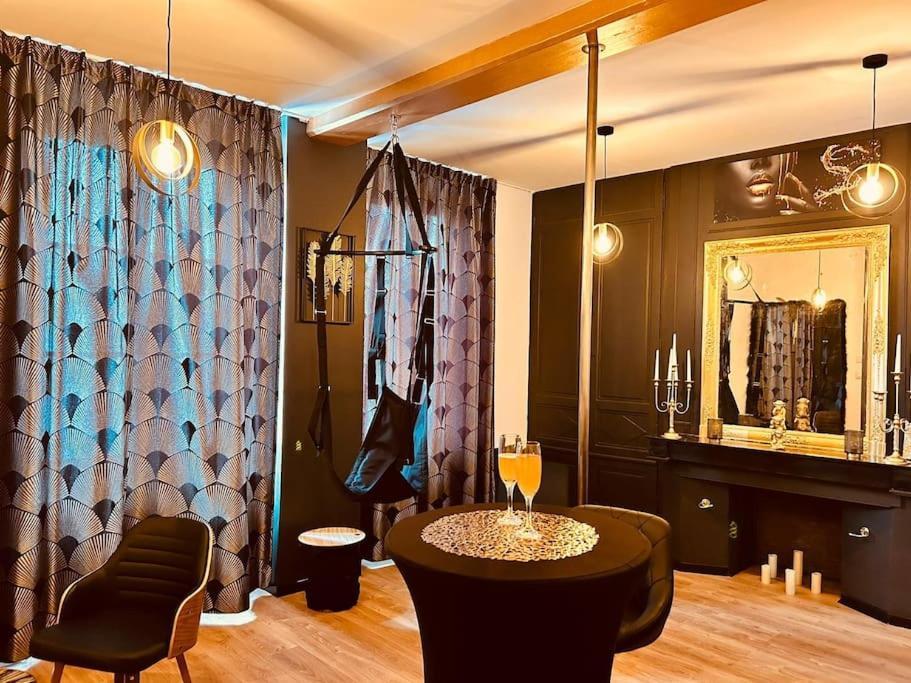 Love Room « L'Etreinte Doree » Illiers-Combray Buitenkant foto