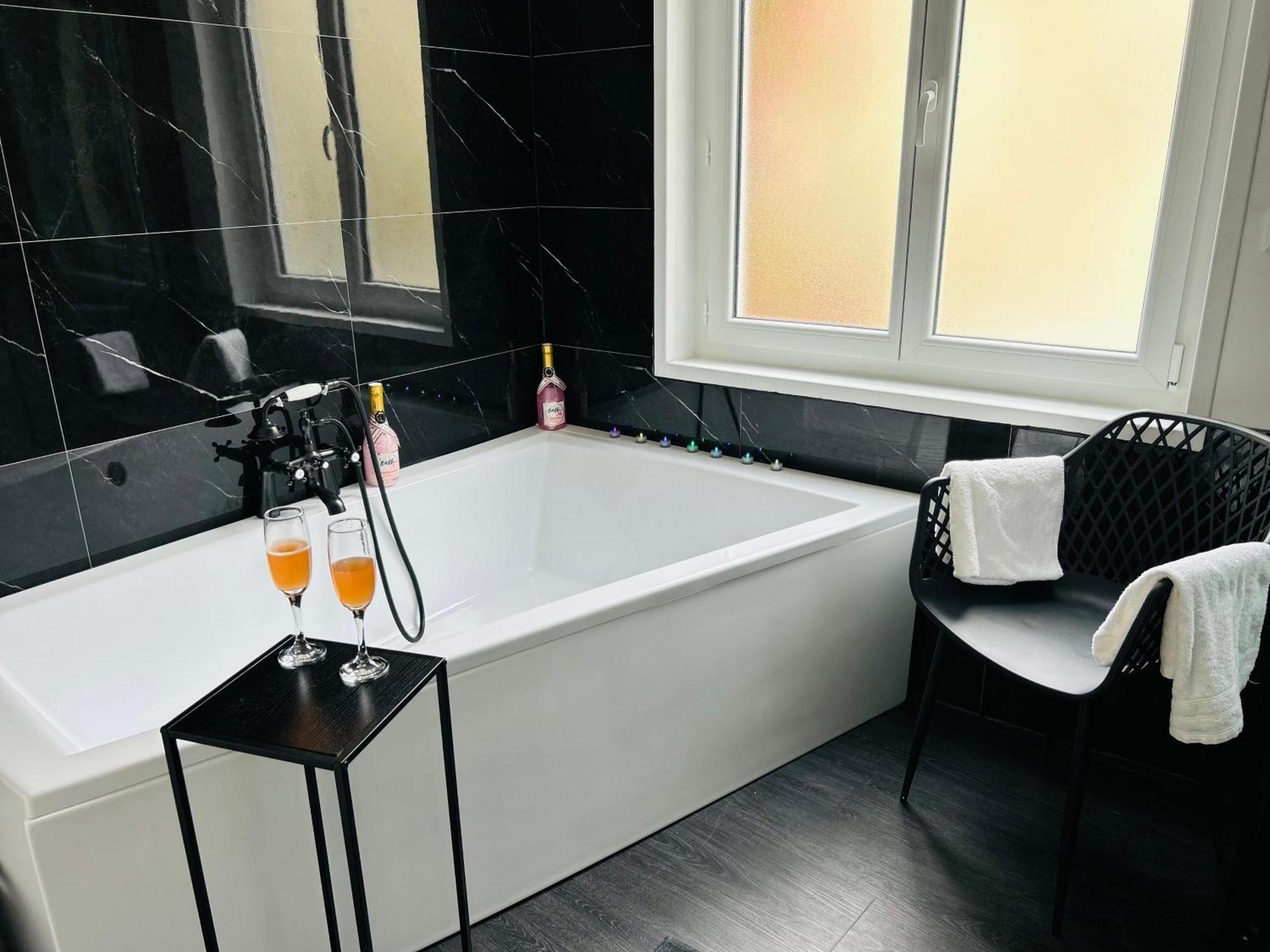 Love Room « L'Etreinte Doree » Illiers-Combray Buitenkant foto